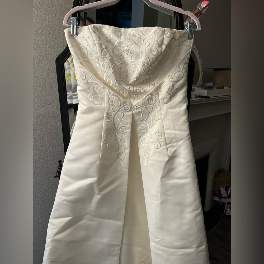 David's Bridal Ivory Strapless Satin Bridal Dress